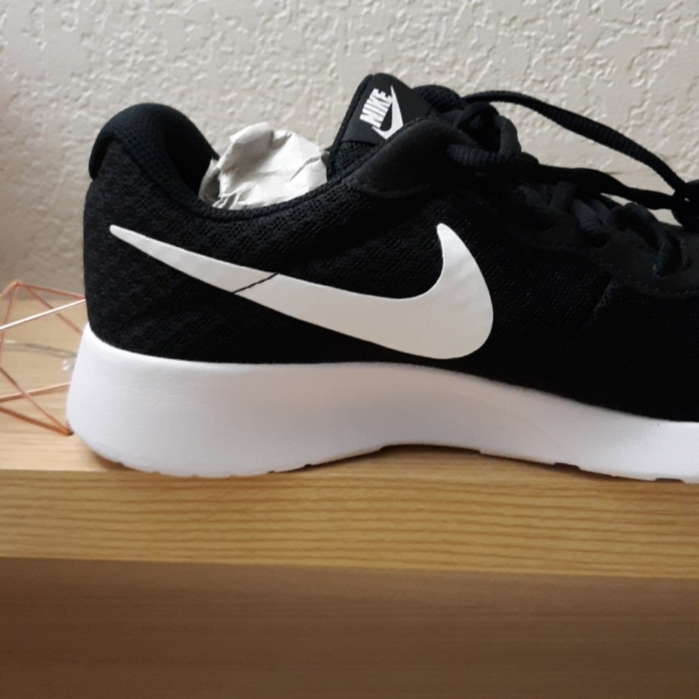 NEW NIKE Black and White BLING TANJUN - Picture 2 of 3